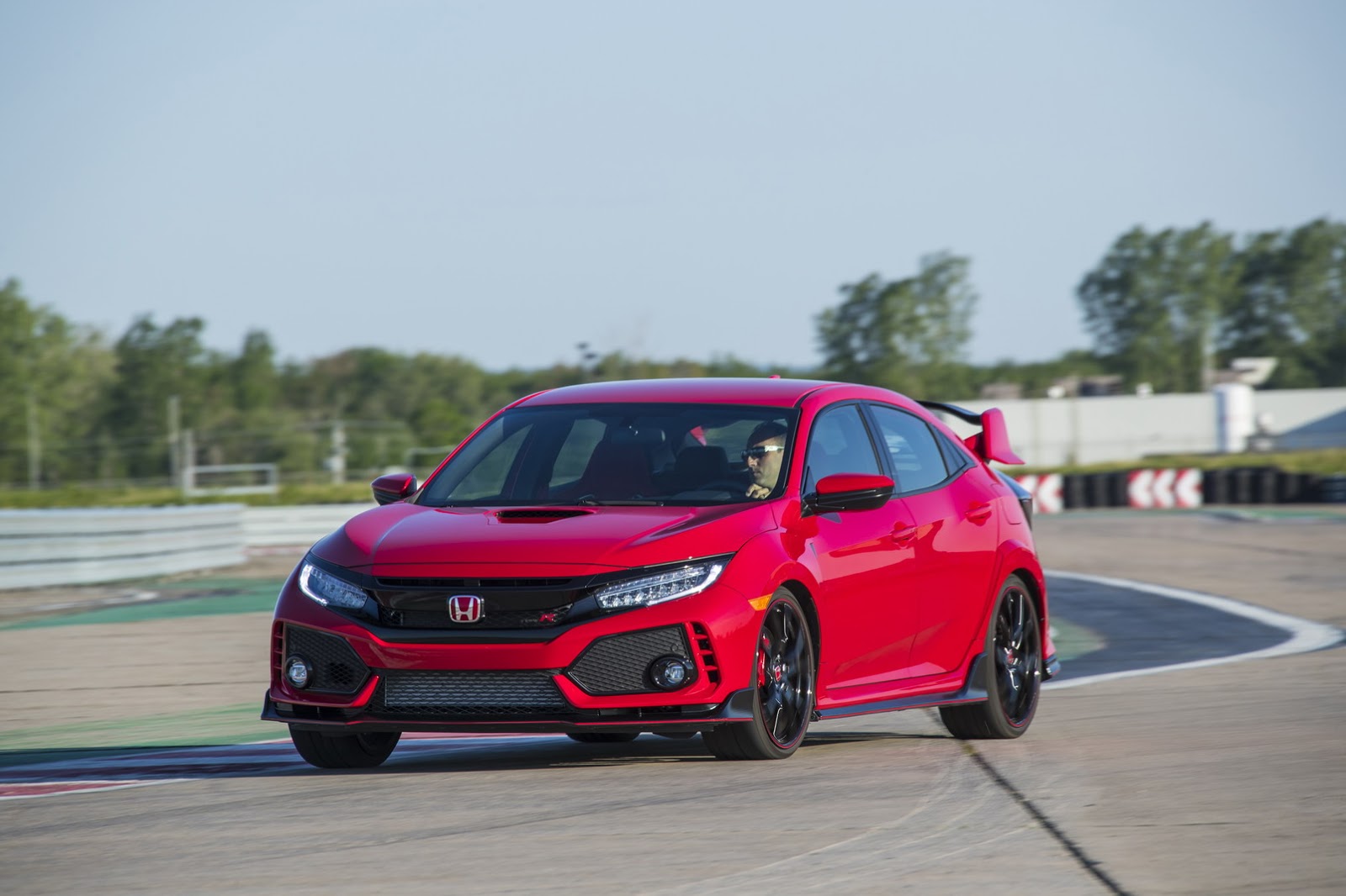 2017_Honda_Civic_Type_R_54