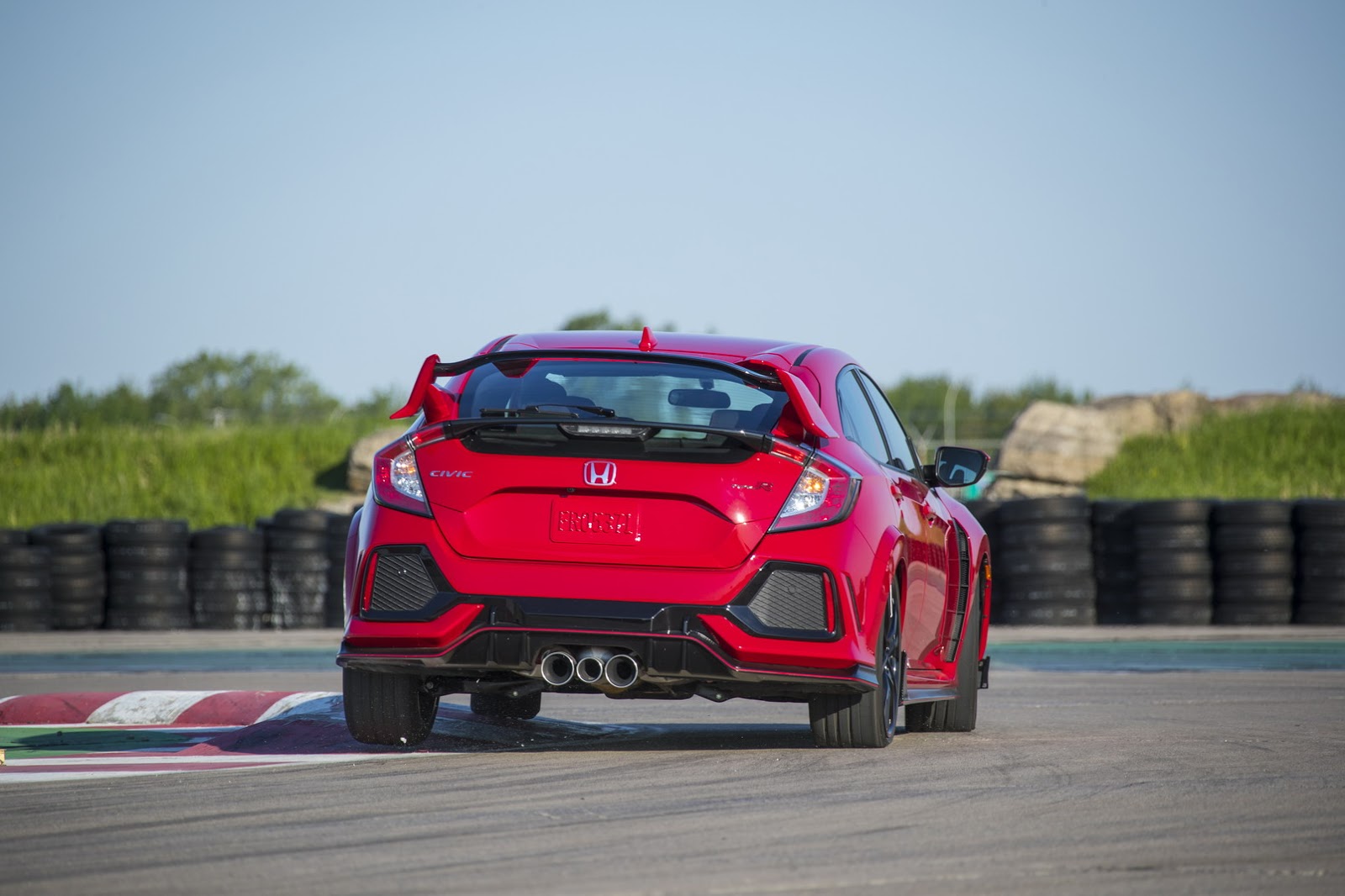 2017_Honda_Civic_Type_R_55