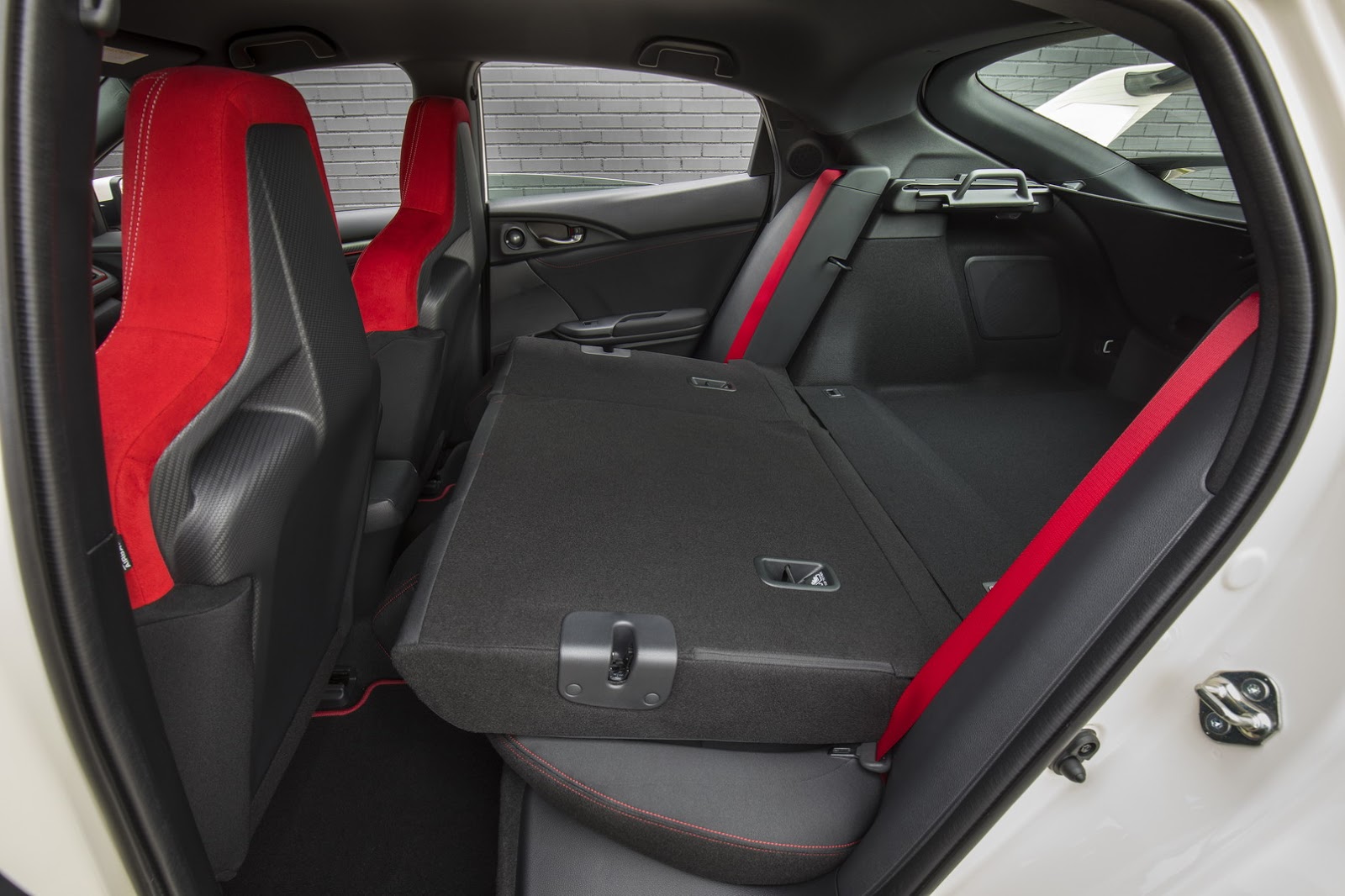 2017_Honda_Civic_Type_R_68