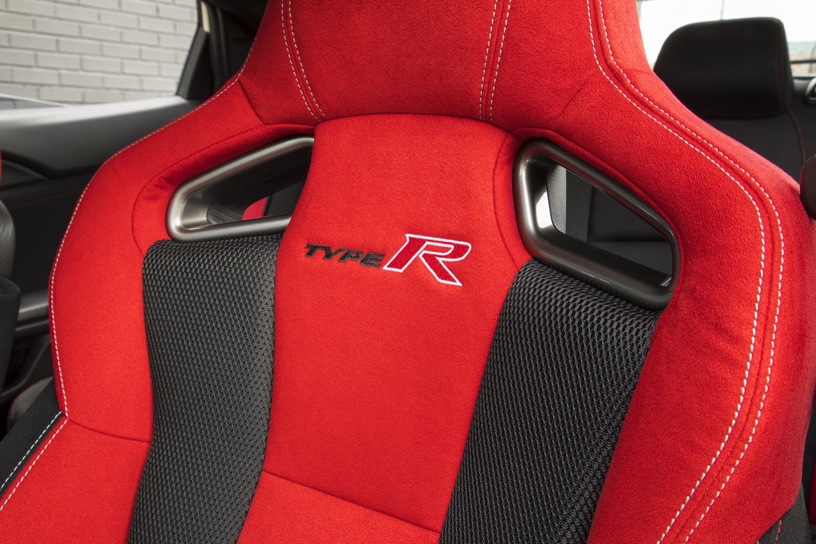 2017_Honda_Civic_Type_R_71
