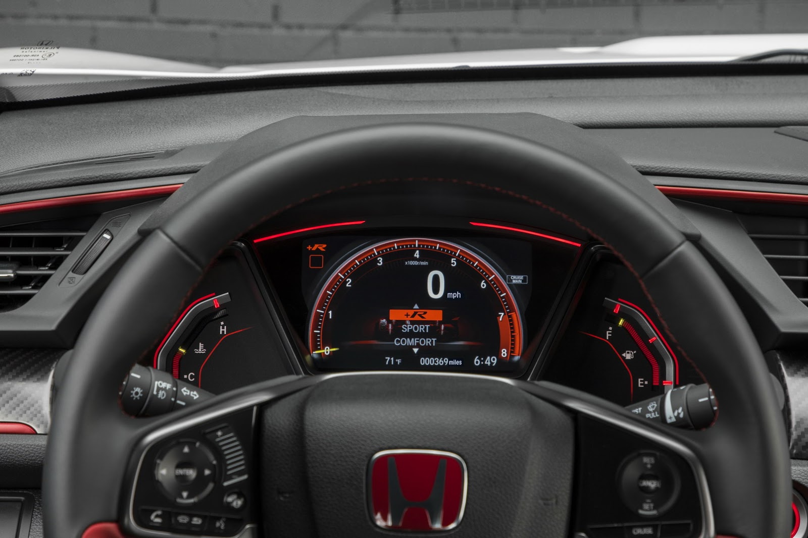2017_Honda_Civic_Type_R_83