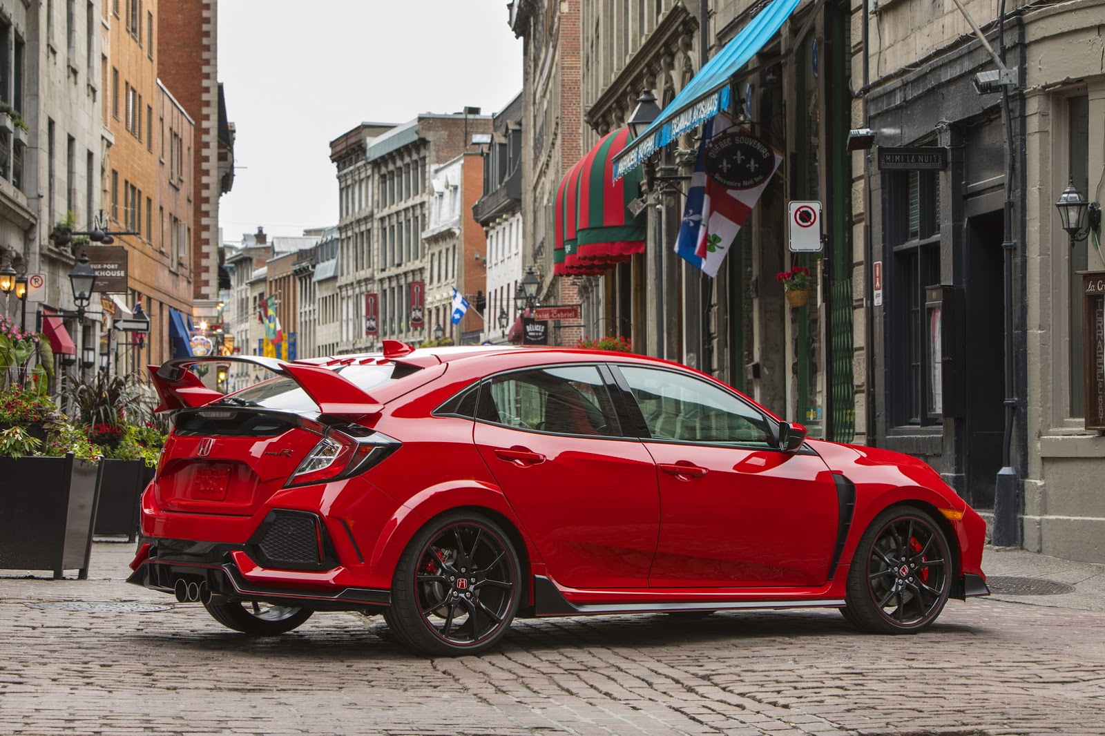 2017_Honda_Civic_Type_R_89
