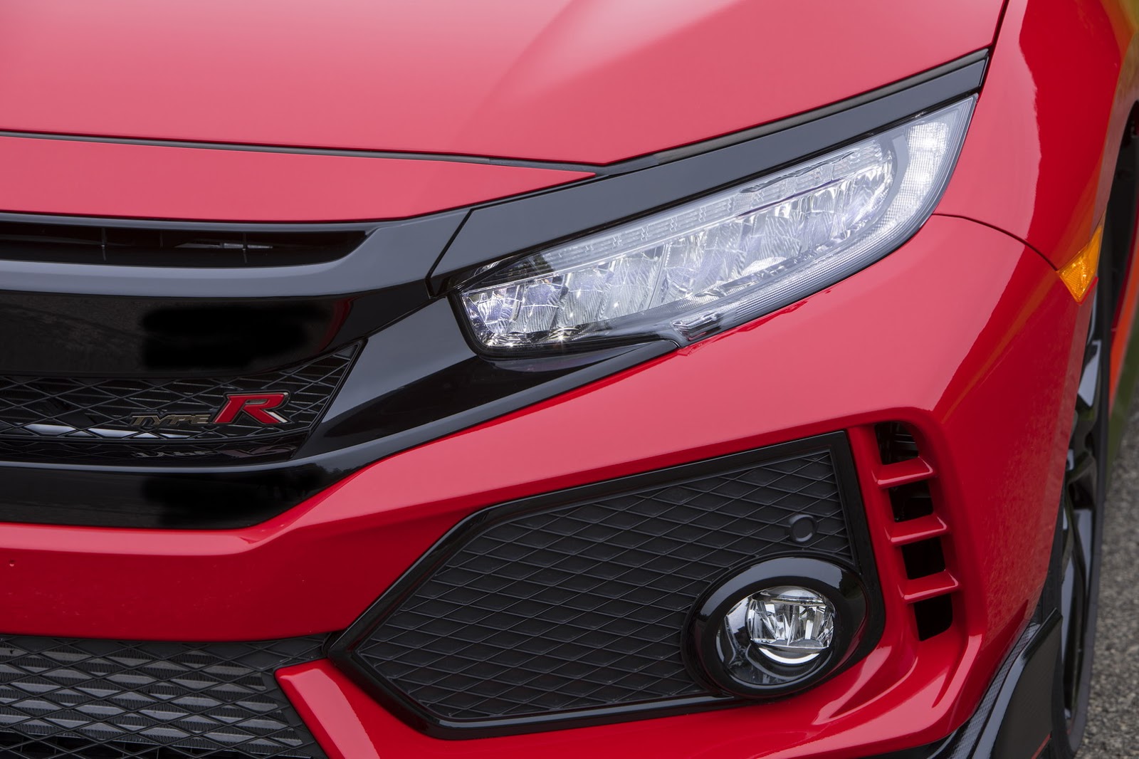 2017_Honda_Civic_Type_R_96