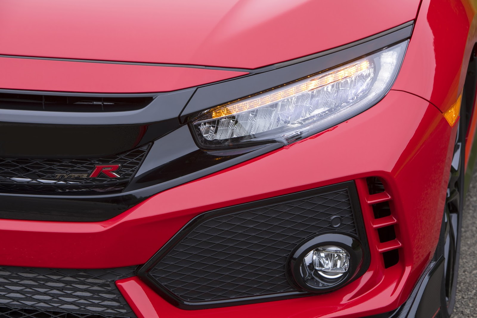 2017_Honda_Civic_Type_R_97