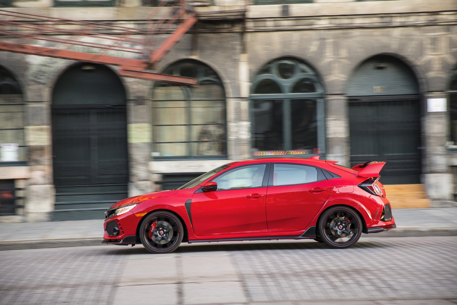 2017_Honda_Civic_Type_R_99