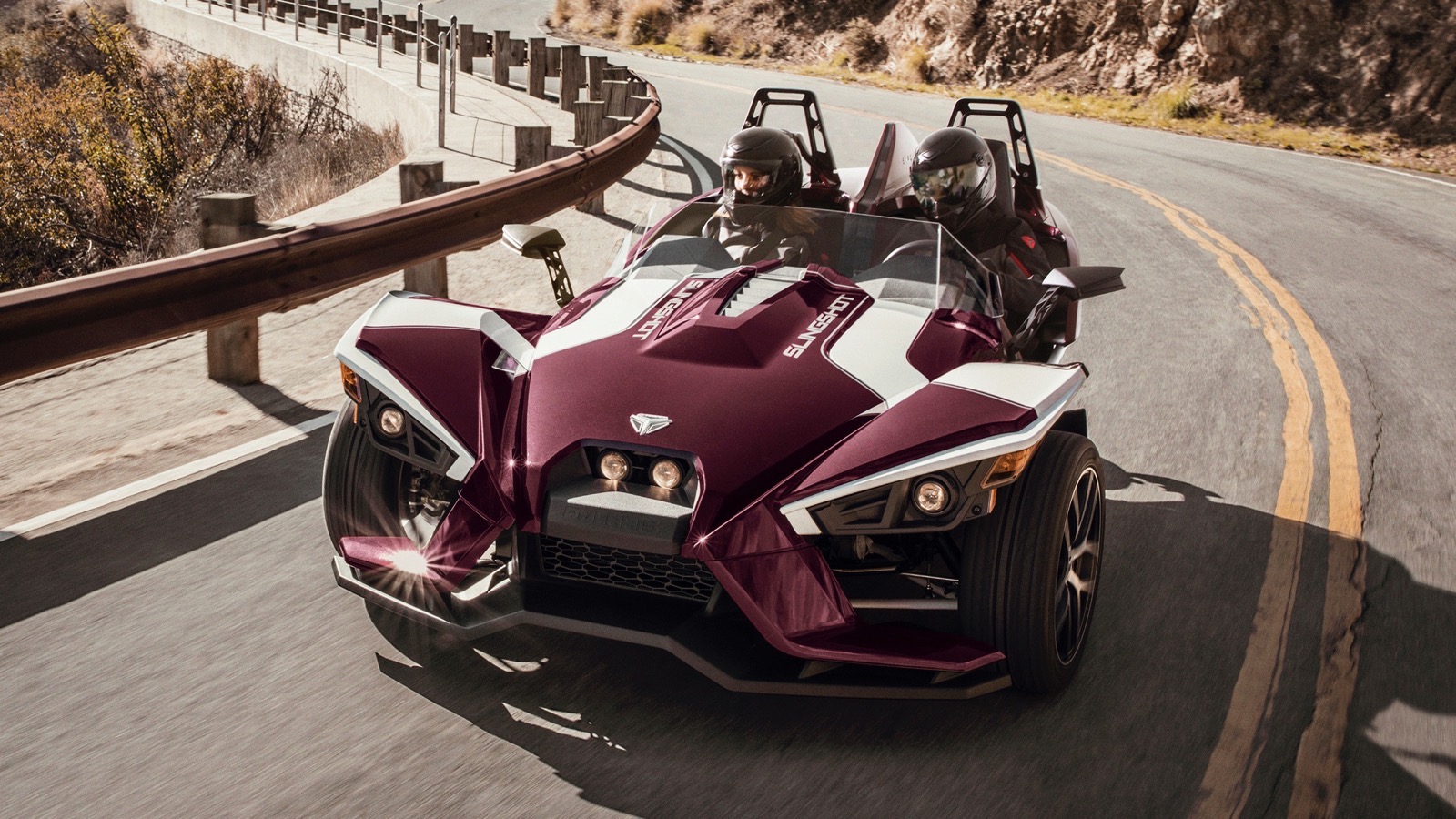 2017_Polaris_Slingshot_SL_LE_Midnight_Cherry_edition_04
