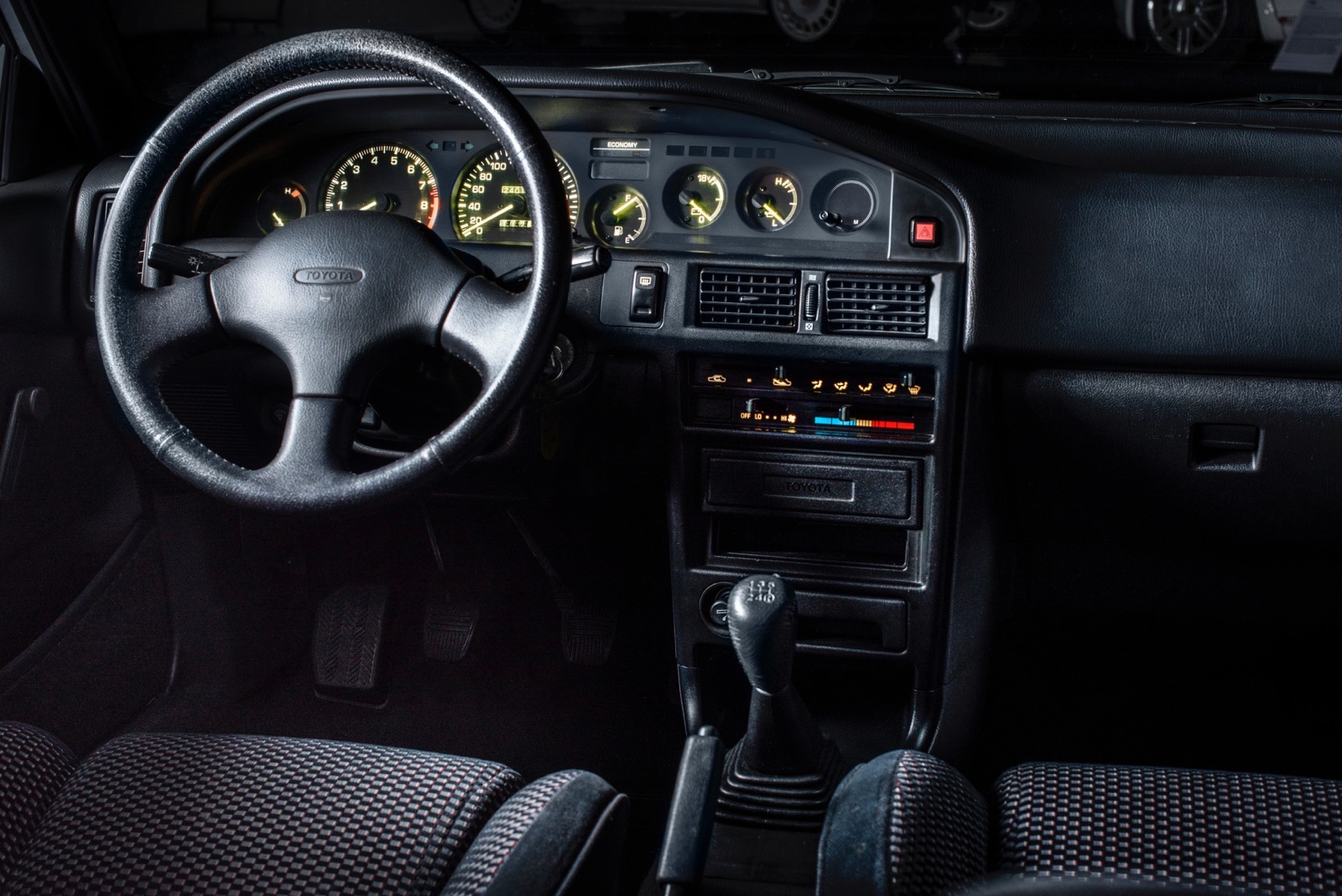 toyota-heritage-corolla-08