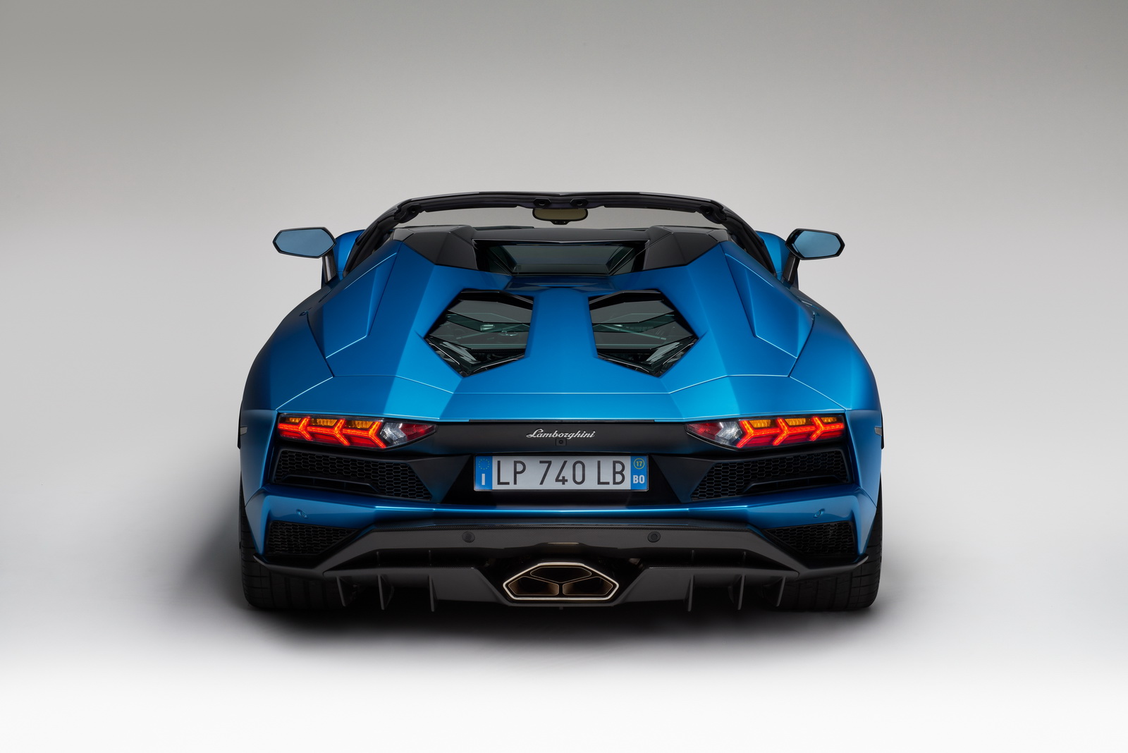 2018_Lamborghini_Aventador_S_Roadster_08