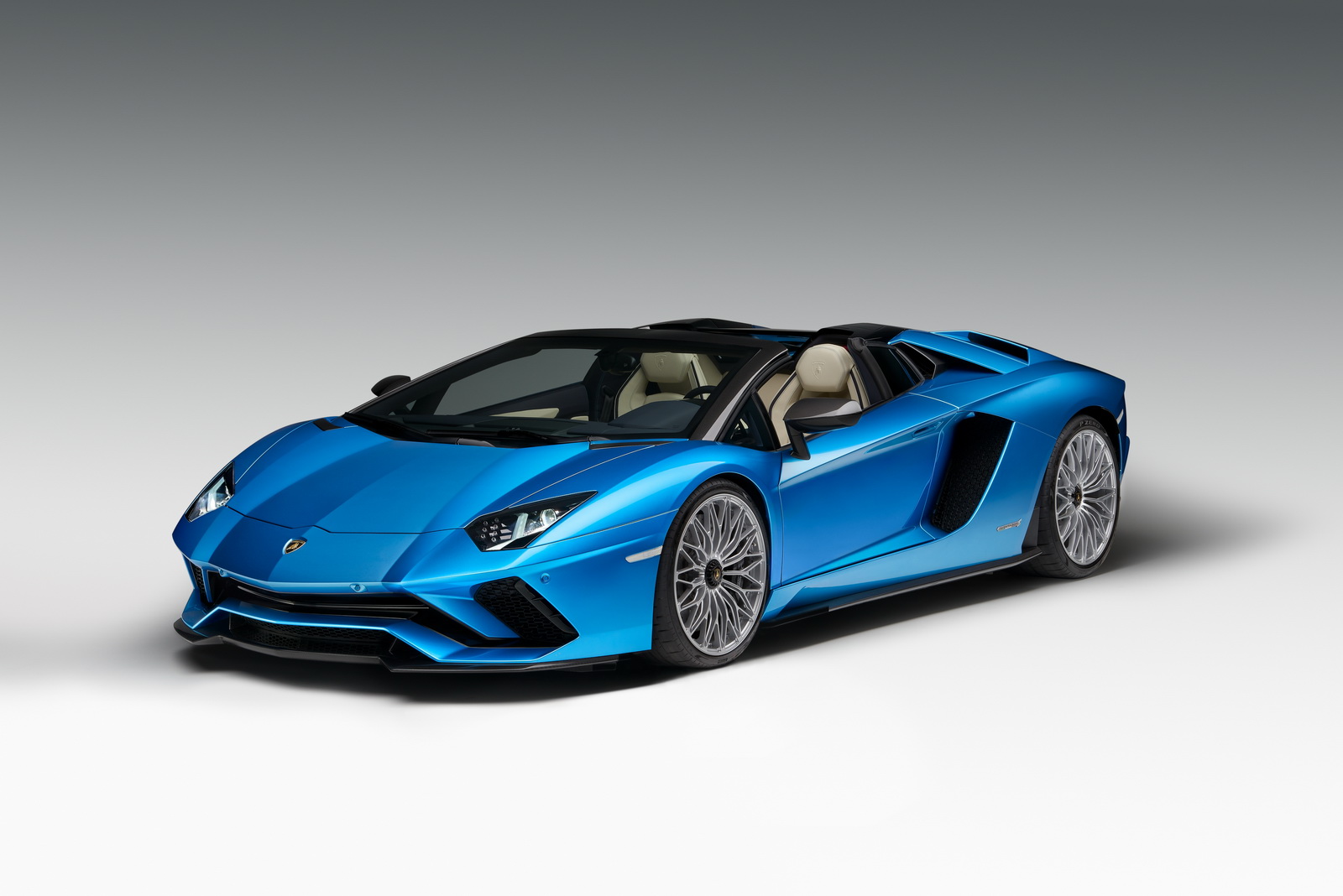 2018_Lamborghini_Aventador_S_Roadster_09