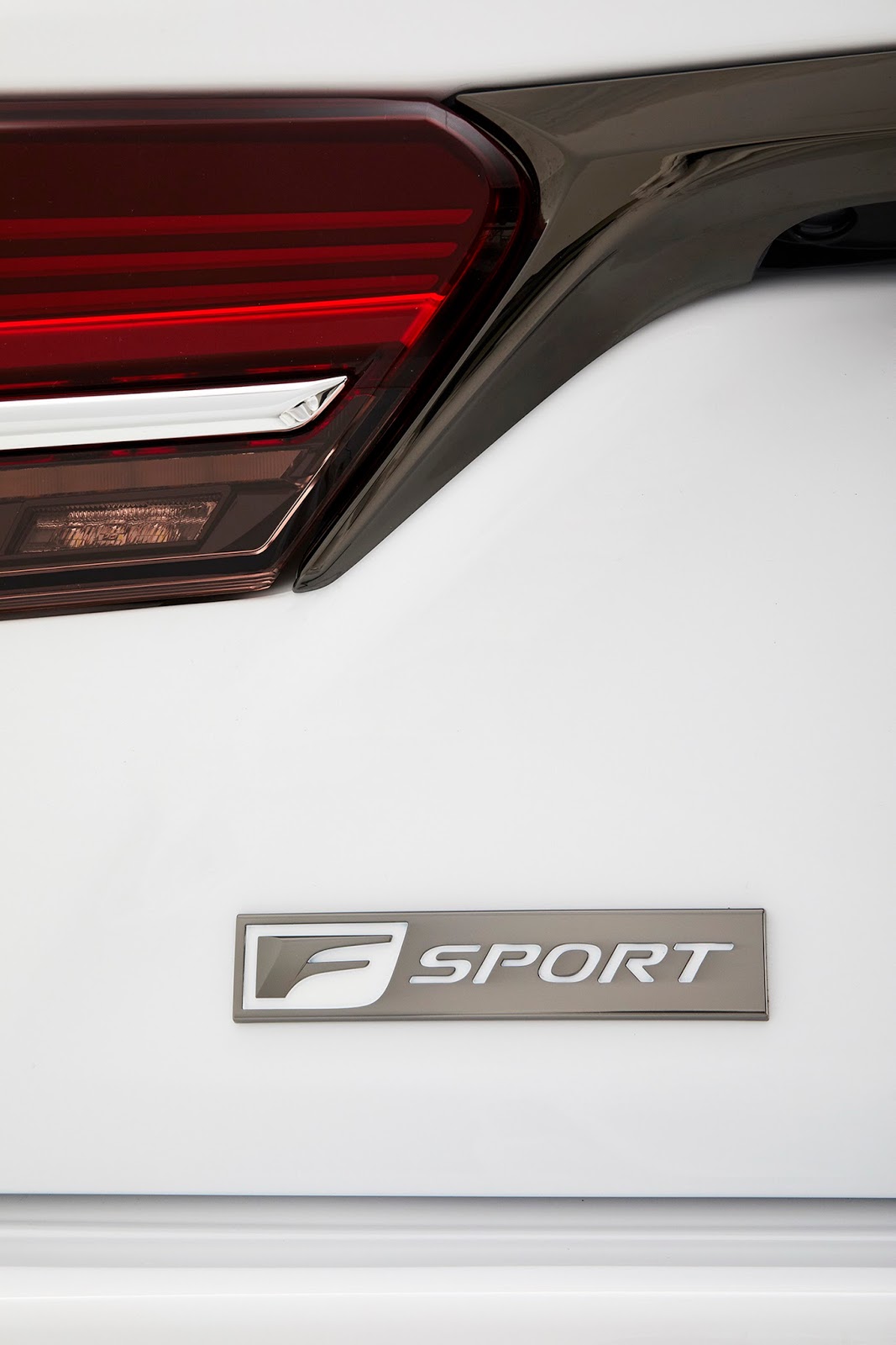 2018_Lexus_LS_500_F_Sport_22