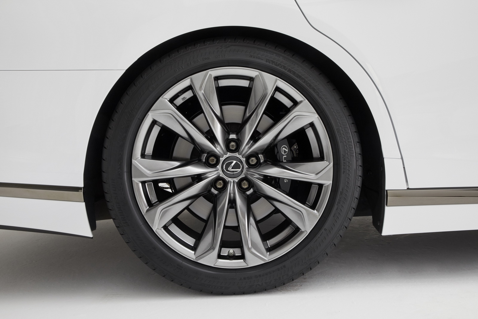 2018_Lexus_LS_500_F_Sport_26