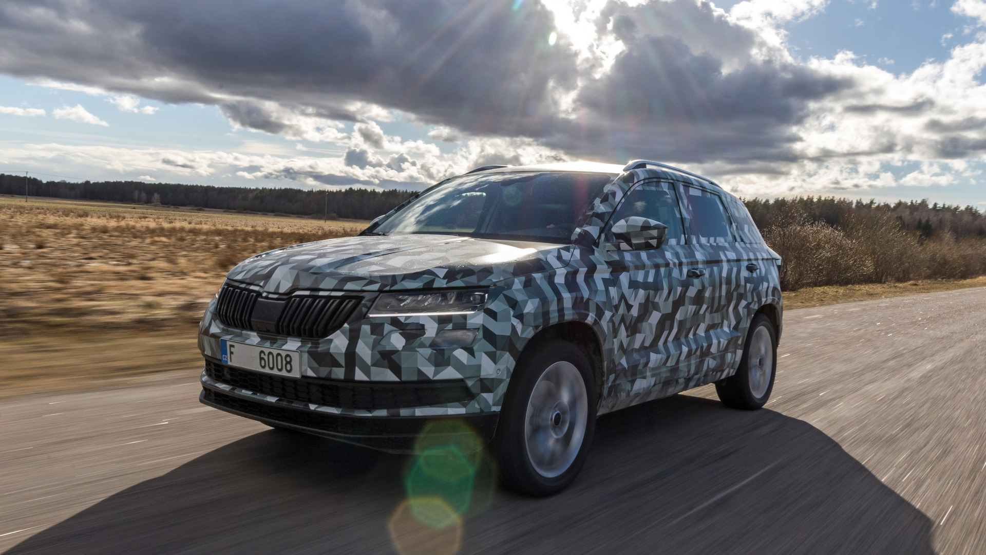 2018_Skoda_Karoq_camouflaged_prototype_03