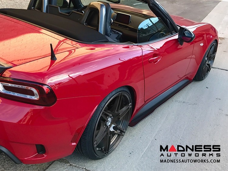 Abarth_124_spider_by_madness_autoworks_25