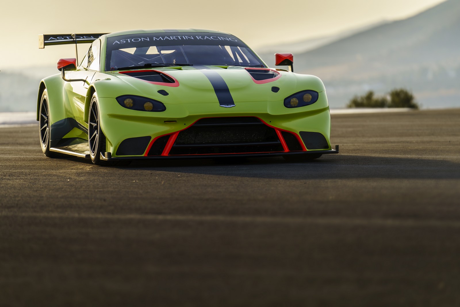 Aston_Martin_Vantage_GTE_02