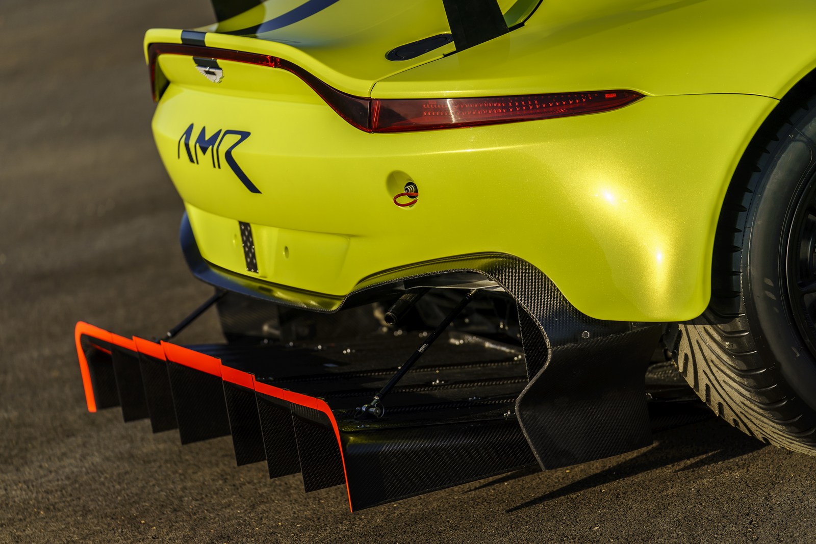 Aston_Martin_Vantage_GTE_03