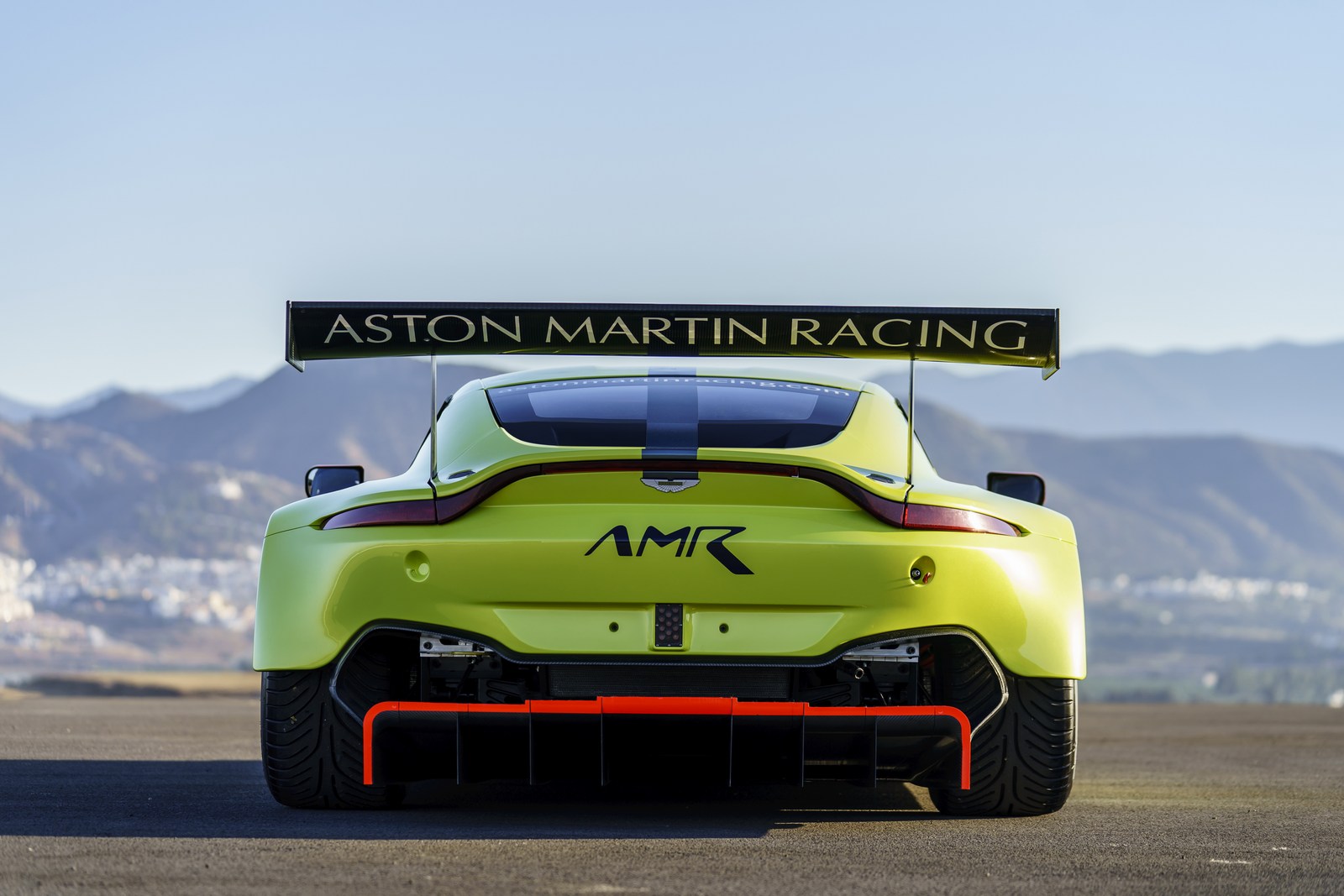 Aston_Martin_Vantage_GTE_09