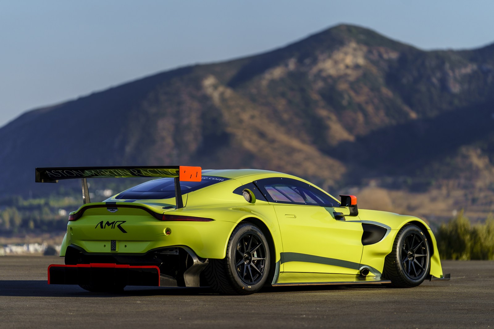 Aston_Martin_Vantage_GTE_10