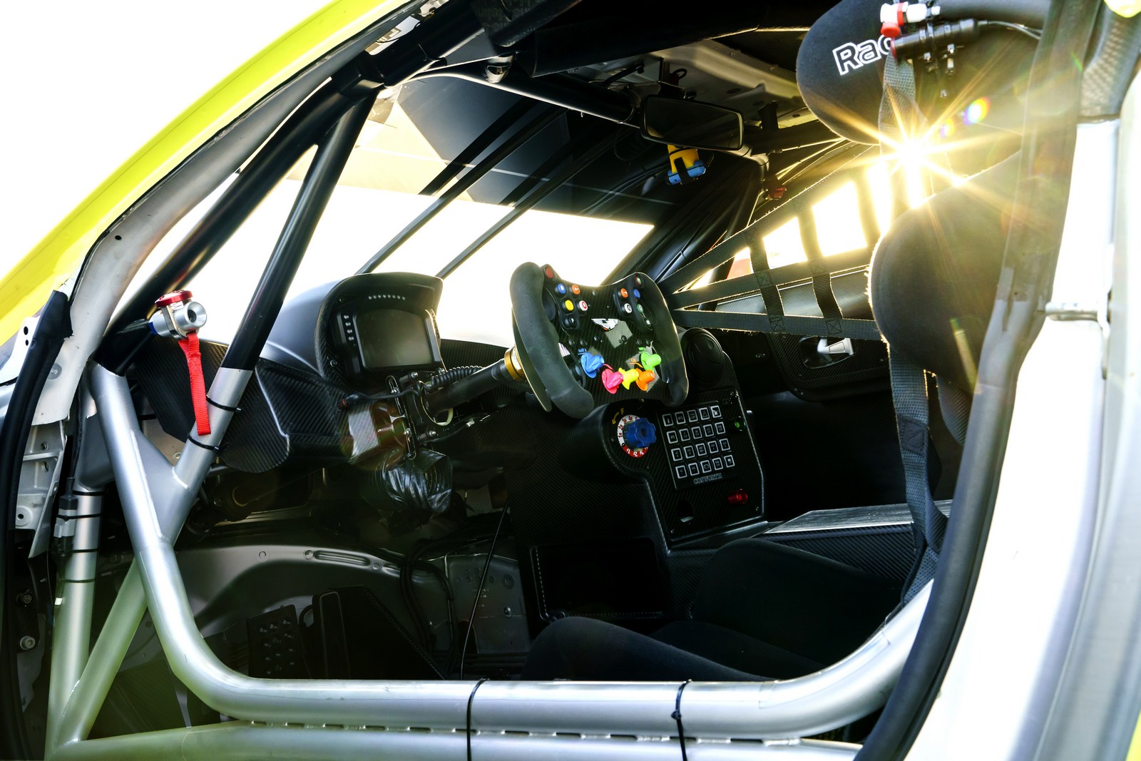 Aston_Martin_Vantage_GTE_11