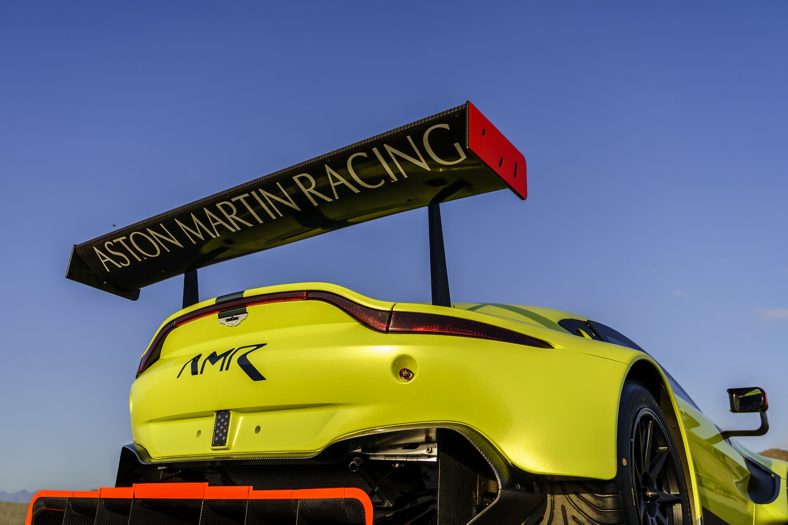 Aston_Martin_Vantage_GTE_12