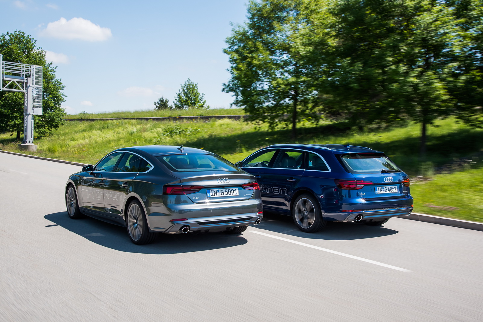 Audi A5 Sportback g-tron dynamic photo, colour: daytona greyAudi A4 Avant g-tron dynamic photo, colour: scuba blue