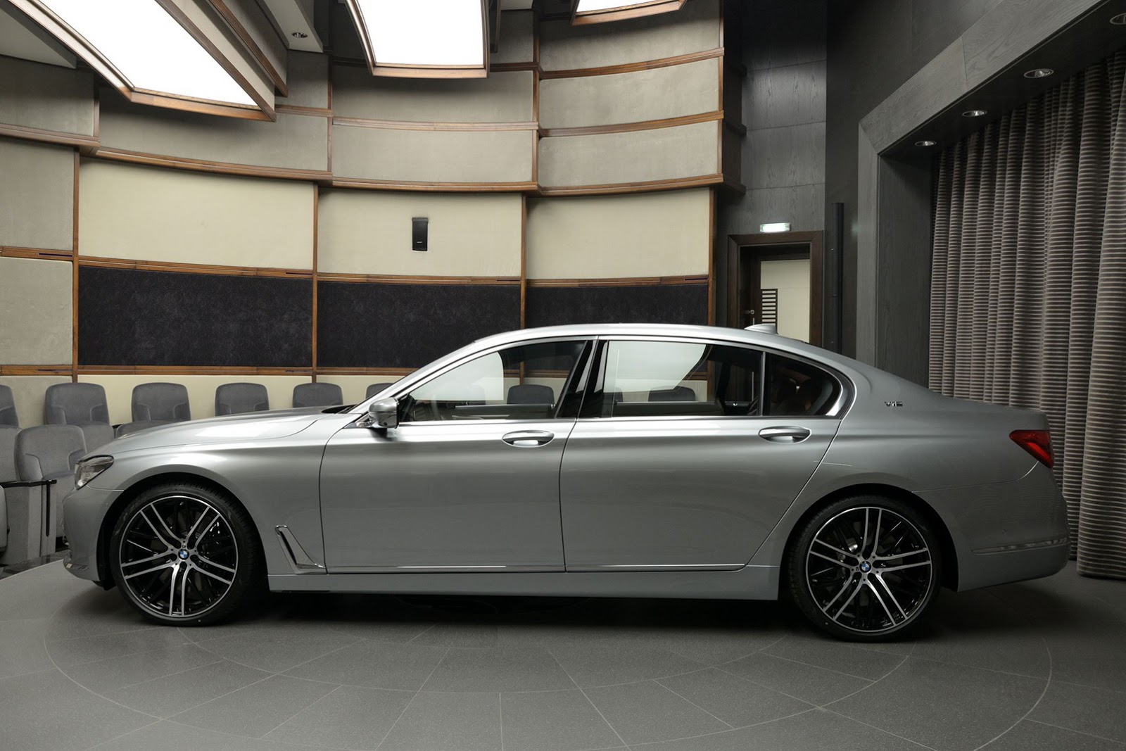Бмв 760li v12