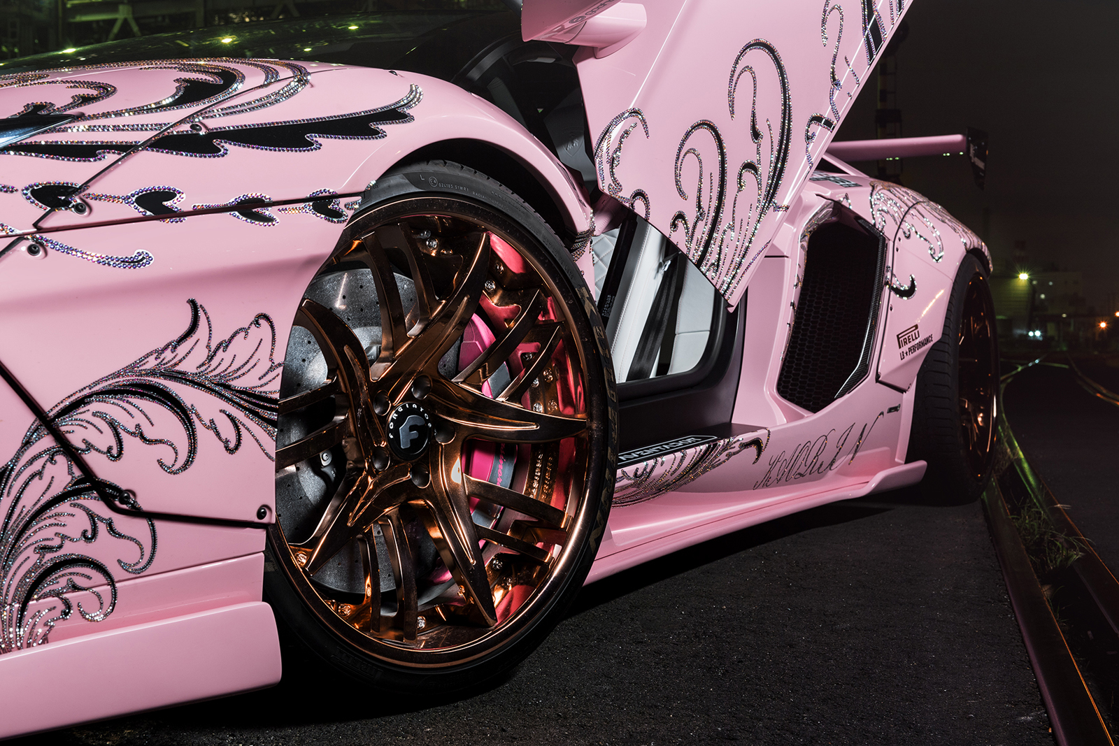 Forgiato_pink_Lamborghini_Aventador_2