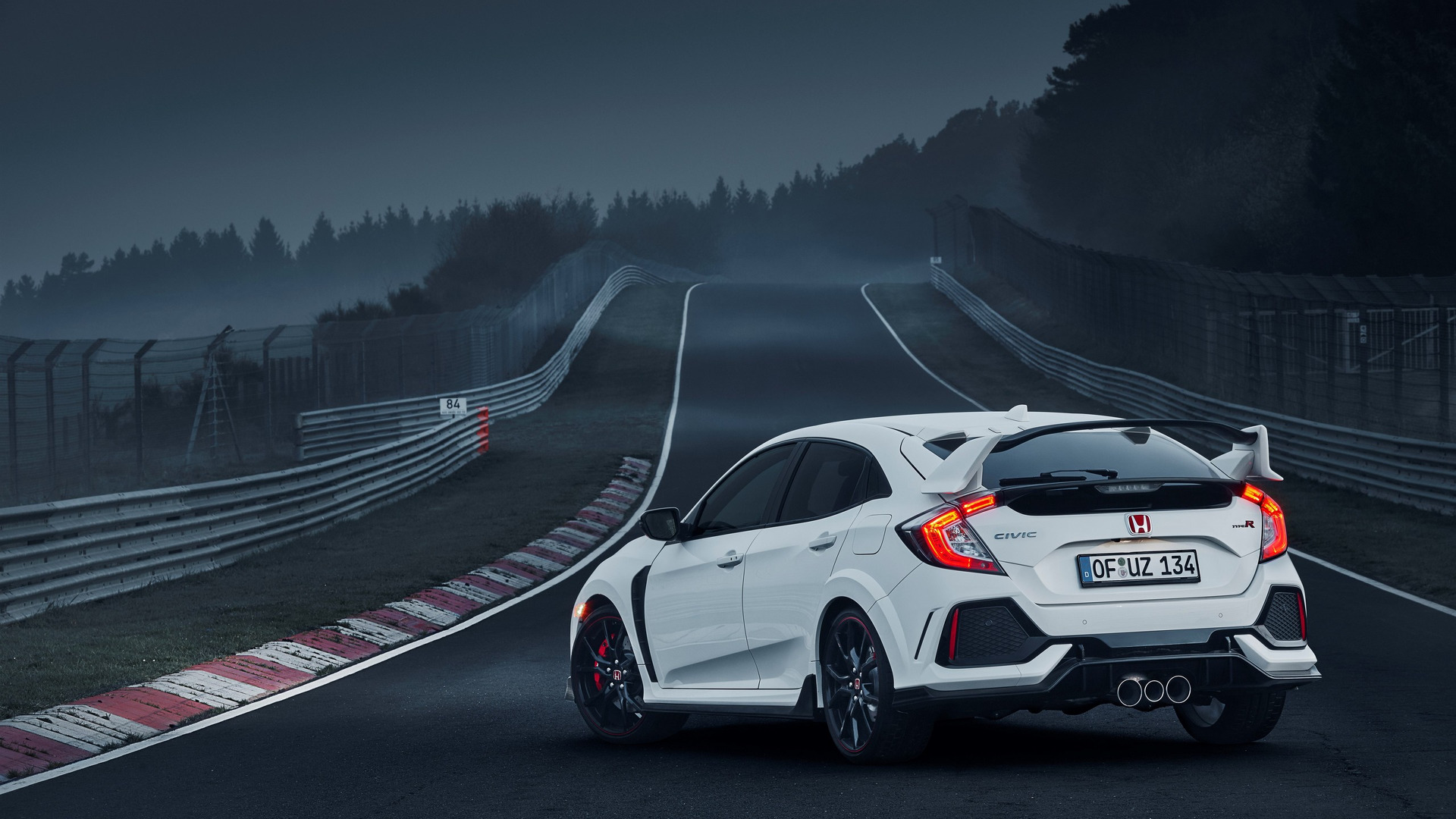 2017 HONDA CIVIC TYPE R SETS NEW FRONT-WHEEL DRIVE LAP RECORD AT NURBURGRING