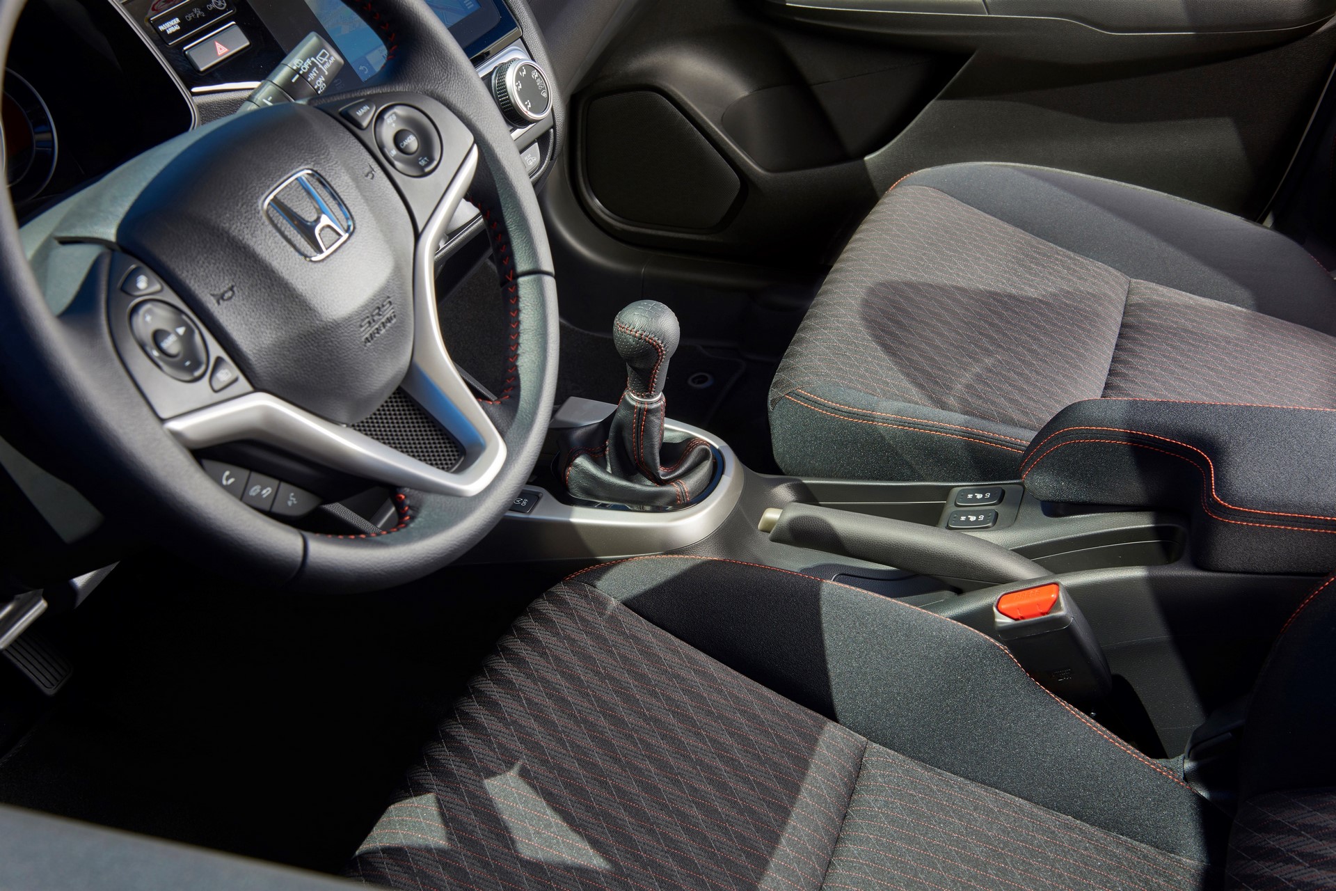 HONDA REVEALS FRESH LOOK AND NEW ENGINE OPTION FOR JAZZ SUPERMINI