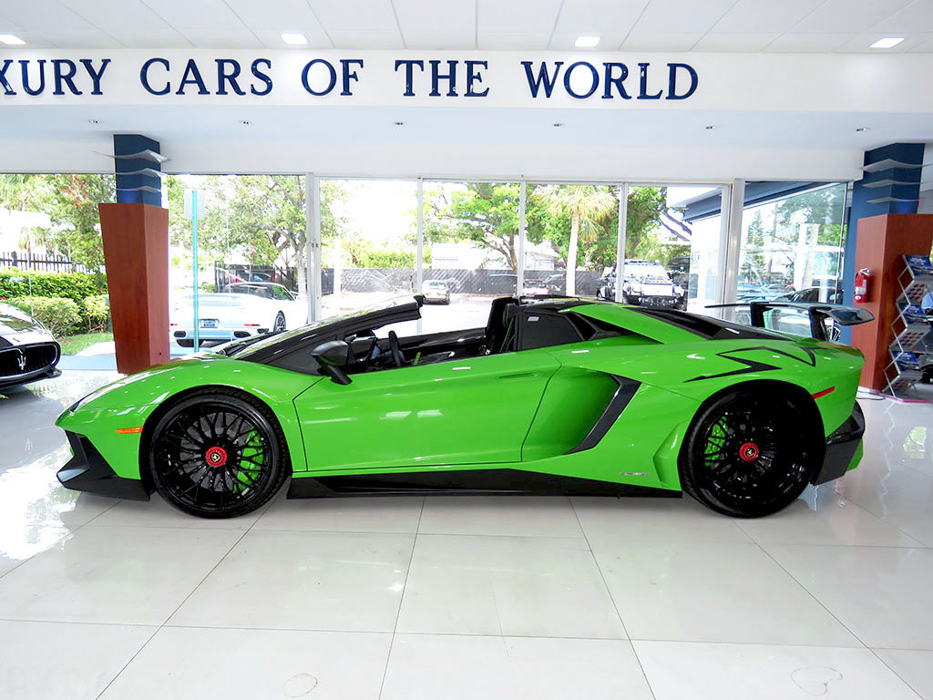 Lamborghini_Aventador_SV_Roadster_for_sale00