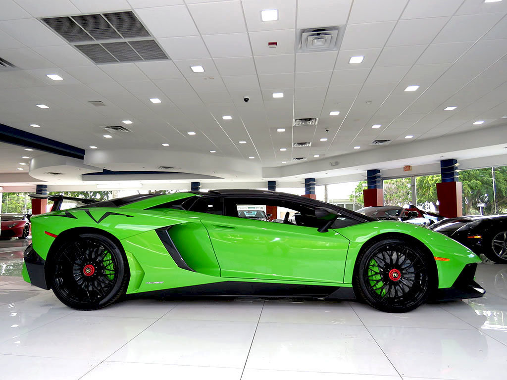 Lamborghini_Aventador_SV_Roadster_for_sale01