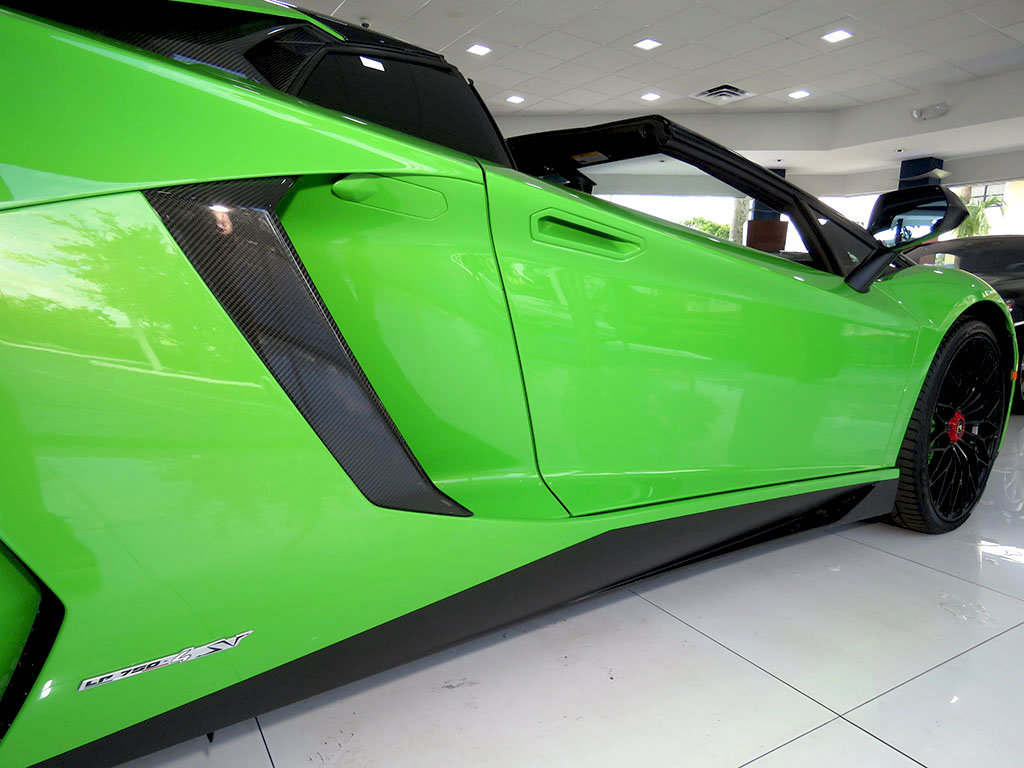 Lamborghini_Aventador_SV_Roadster_for_sale13