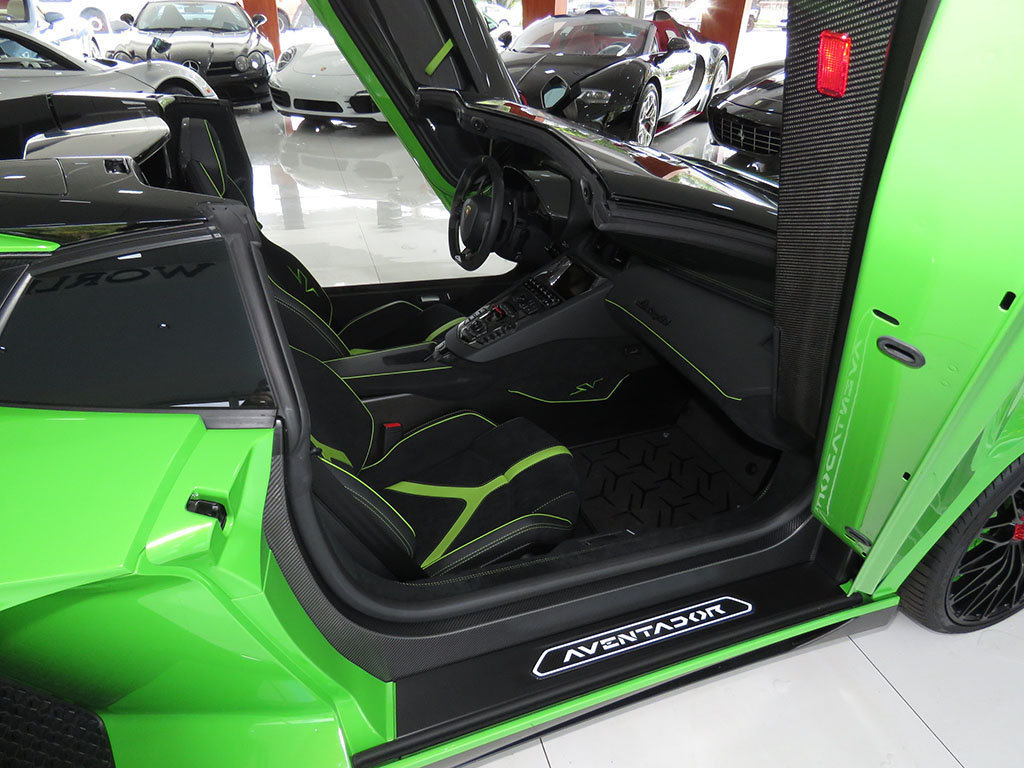 Lamborghini_Aventador_SV_Roadster_for_sale22