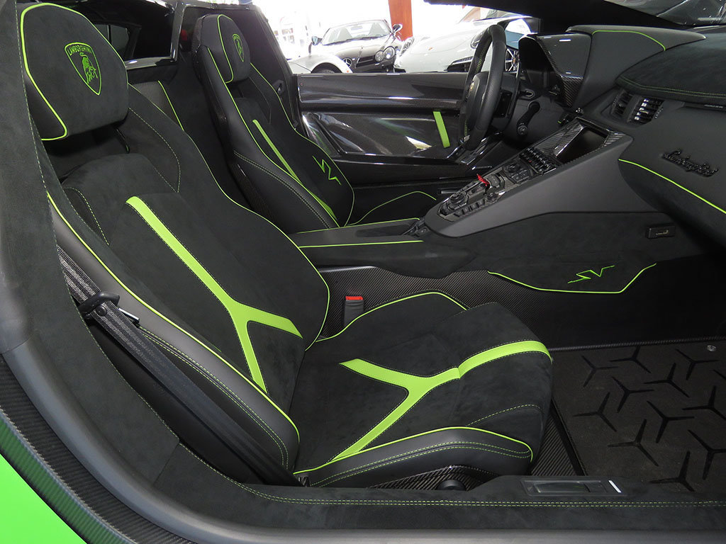 Lamborghini_Aventador_SV_Roadster_for_sale25