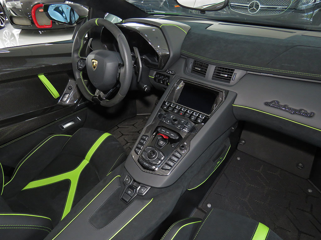 Lamborghini_Aventador_SV_Roadster_for_sale28