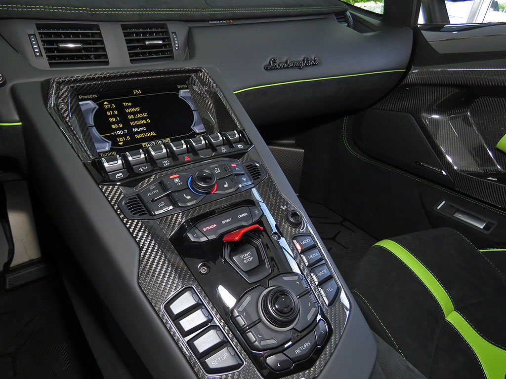 Lamborghini_Aventador_SV_Roadster_for_sale30
