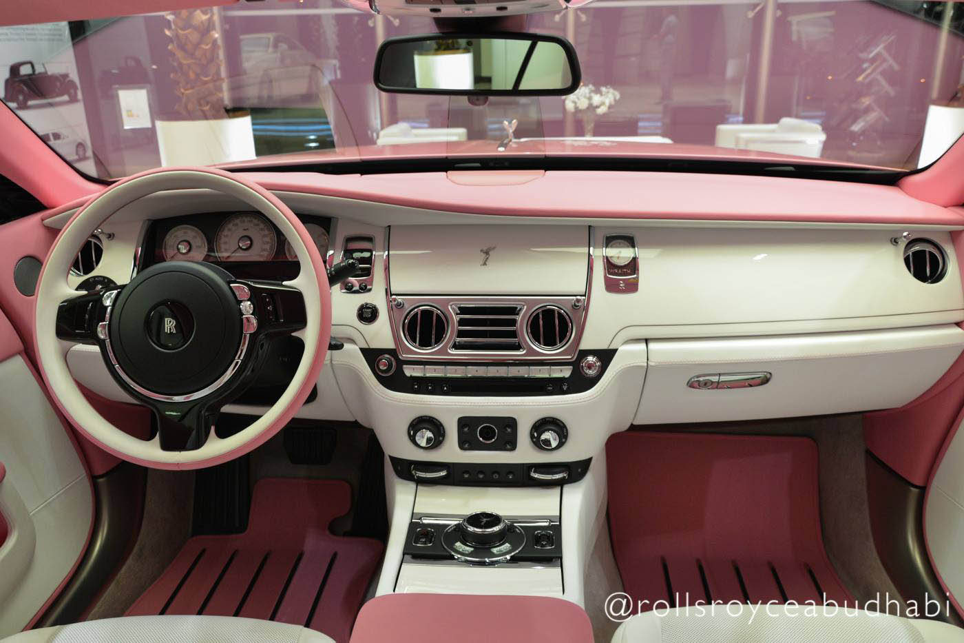 Pink_Rolls-Royce_Wraith_02