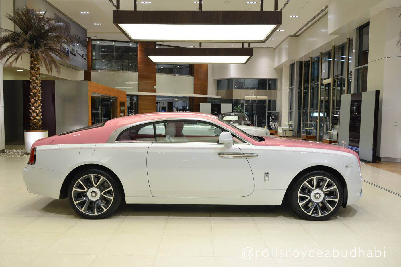 Pink_Rolls-Royce_Wraith_05