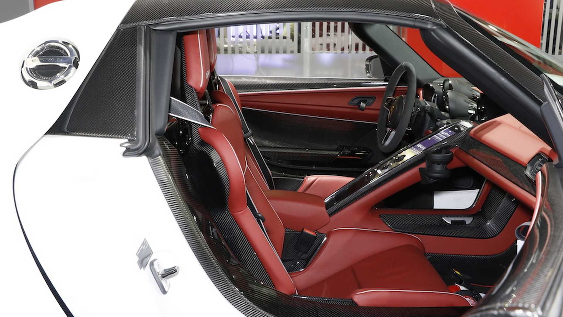 Porsche_918_Spyder_with_Weissach_Package_44