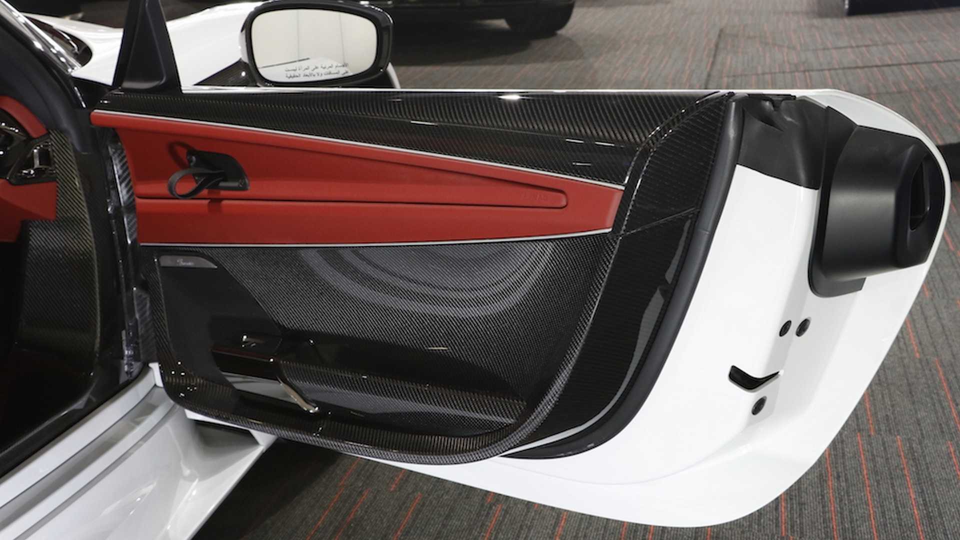 Porsche_918_Spyder_with_Weissach_Package_59
