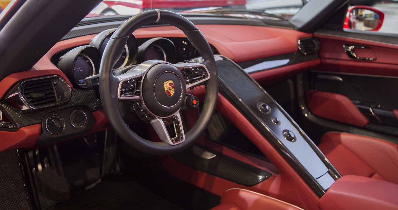 Red_Porsche_918_Spyder_Weissach_for_sale_08