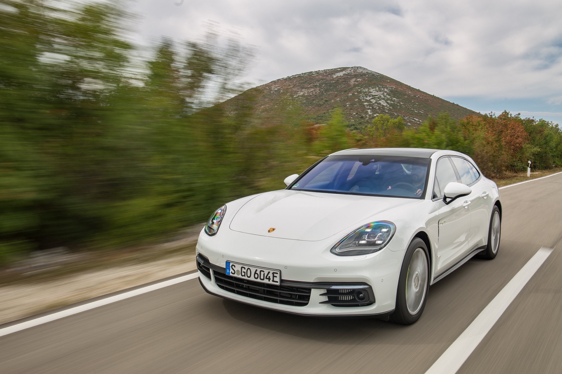 Porsche_Panamera_E-Hybrid_Sport_Turismo_27