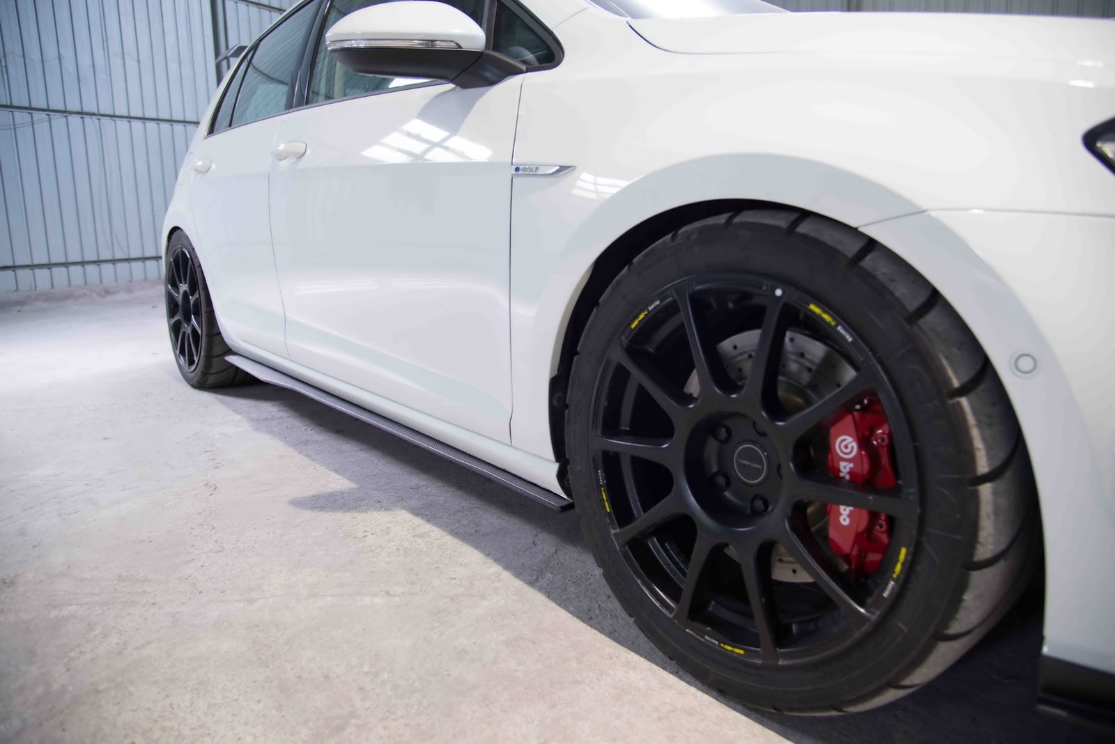 Volkswagen_e-Golf_Razor_7E_by_RevoZport_02