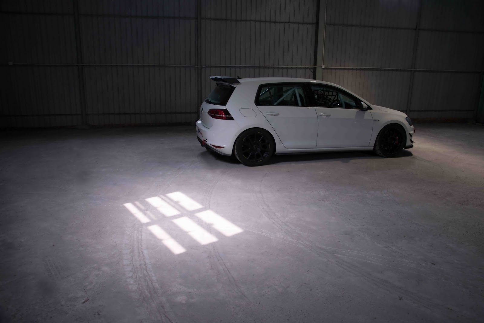 Volkswagen_e-Golf_Razor_7E_by_RevoZport_04