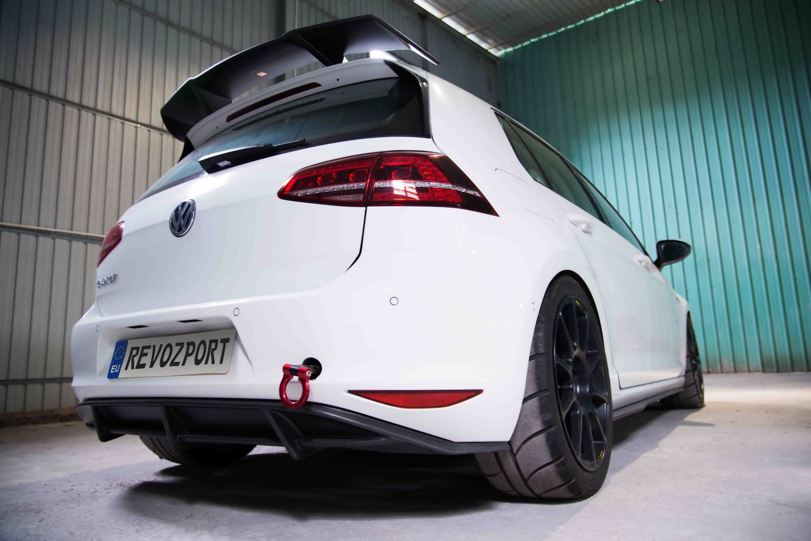 Volkswagen_e-Golf_Razor_7E_by_RevoZport_05