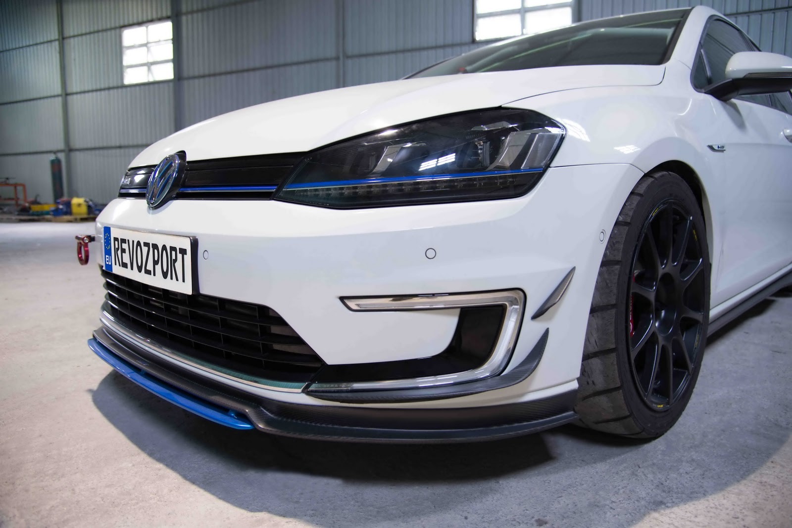 Volkswagen_e-Golf_Razor_7E_by_RevoZport_06