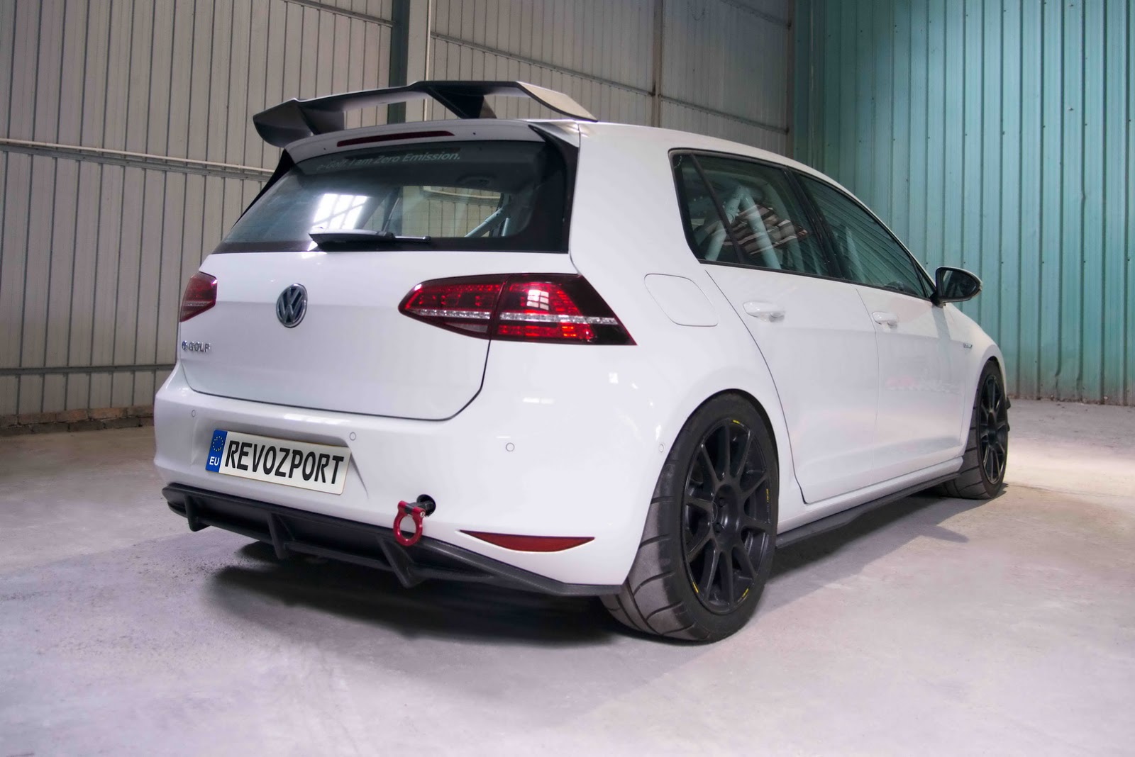 Volkswagen_e-Golf_Razor_7E_by_RevoZport_08