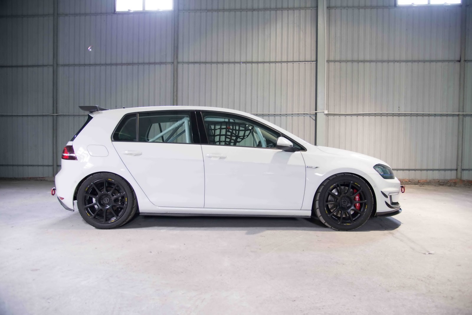 Volkswagen_e-Golf_Razor_7E_by_RevoZport_09