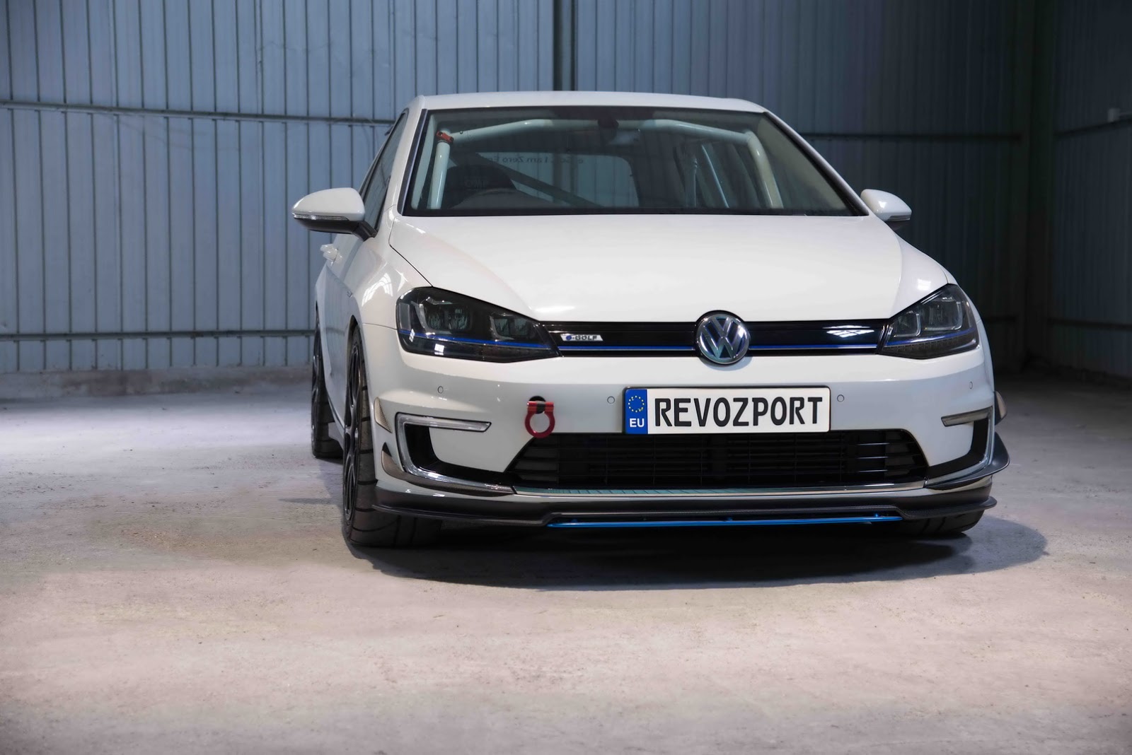 Volkswagen_e-Golf_Razor_7E_by_RevoZport_10