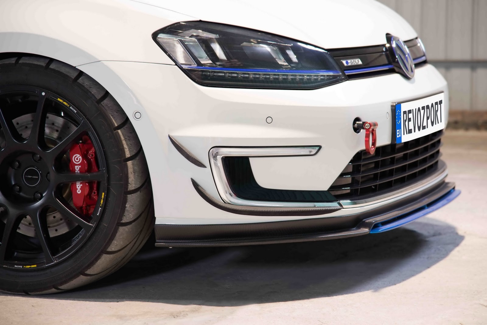Volkswagen_e-Golf_Razor_7E_by_RevoZport_12