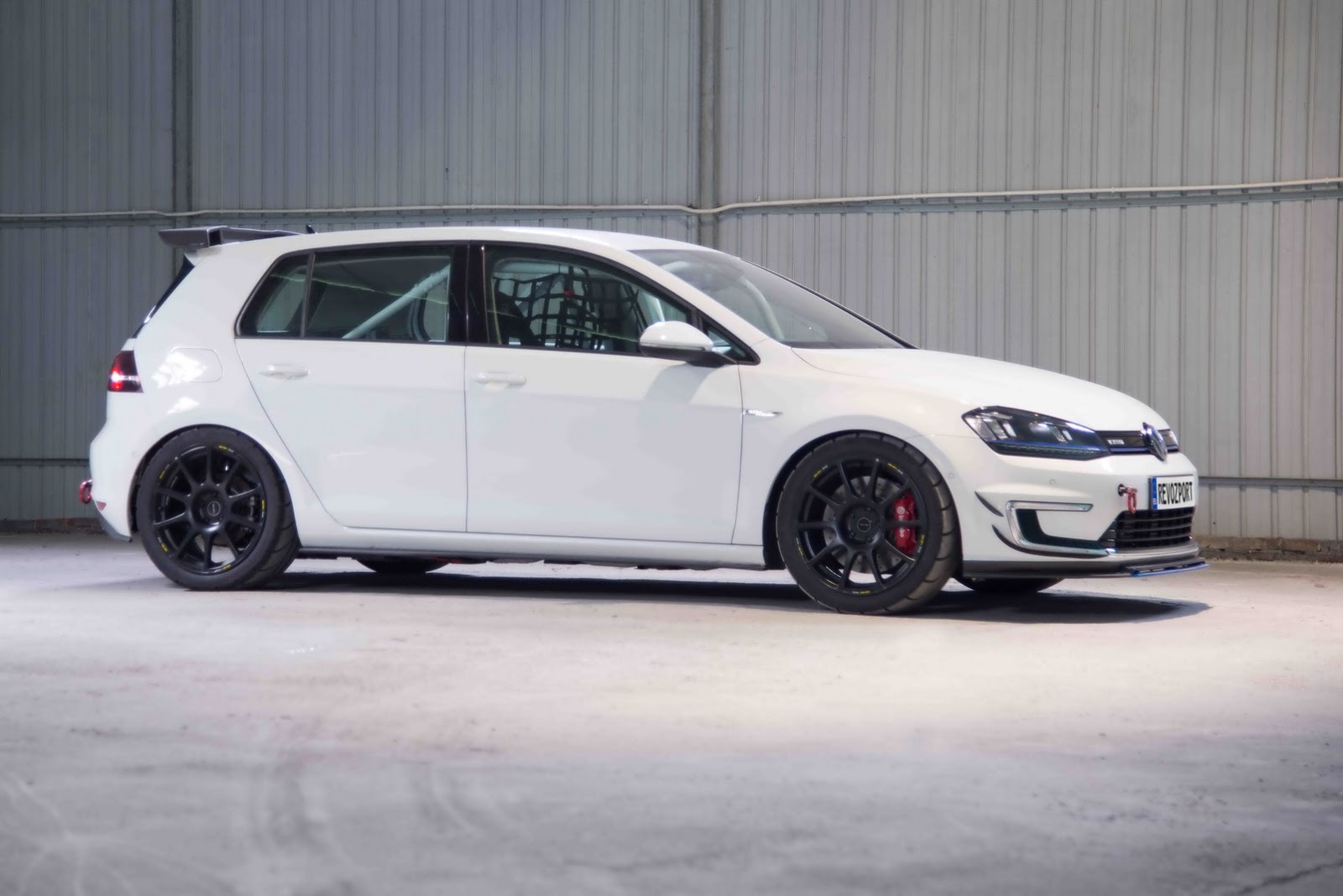 Volkswagen_e-Golf_Razor_7E_by_RevoZport_13